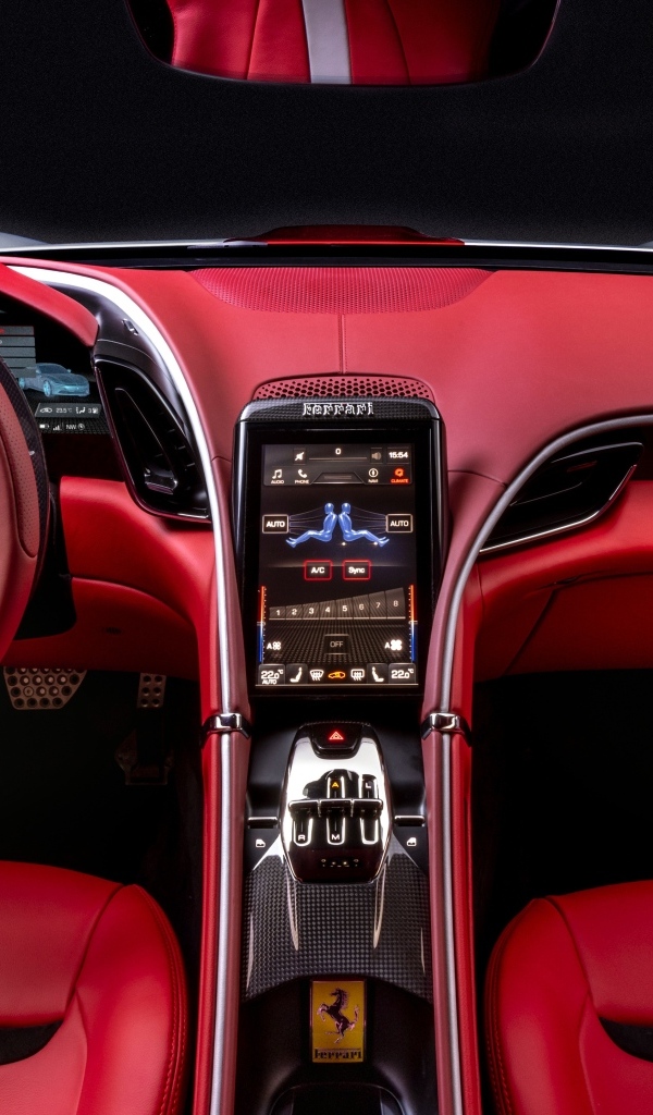 Красный кожаный салон автомобиля Ferrari Roma 30th Anniversary 2023 года