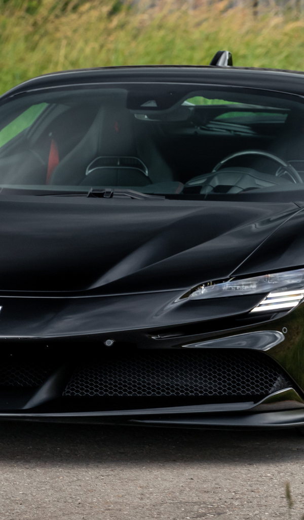 Черный Novitec Ferrari SF90 Stradale вид спереди