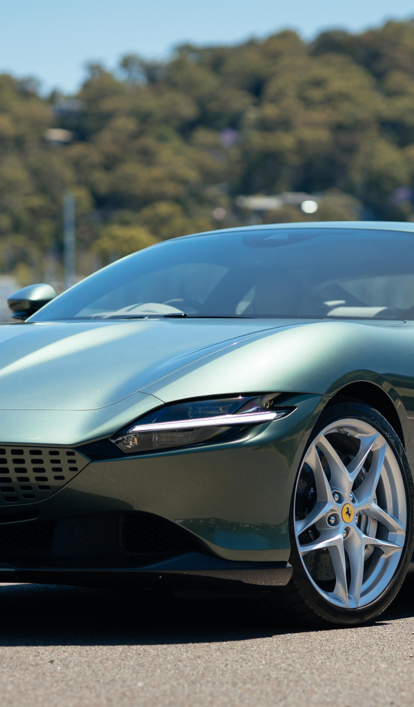 Автомобиль Ferrari Roma