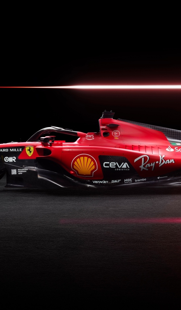 Гоночный Ferrari SF-23 F1 2023  вид сбоку