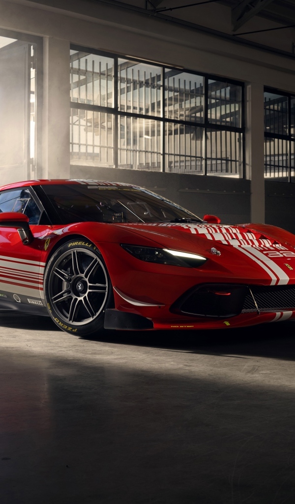 Красный быстрый автомобиль Ferrari 296 Challenge 2023