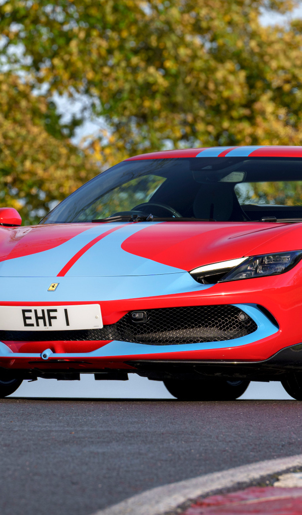 Красный спорткар Ferrari 296 GTB Assetto Fiorano