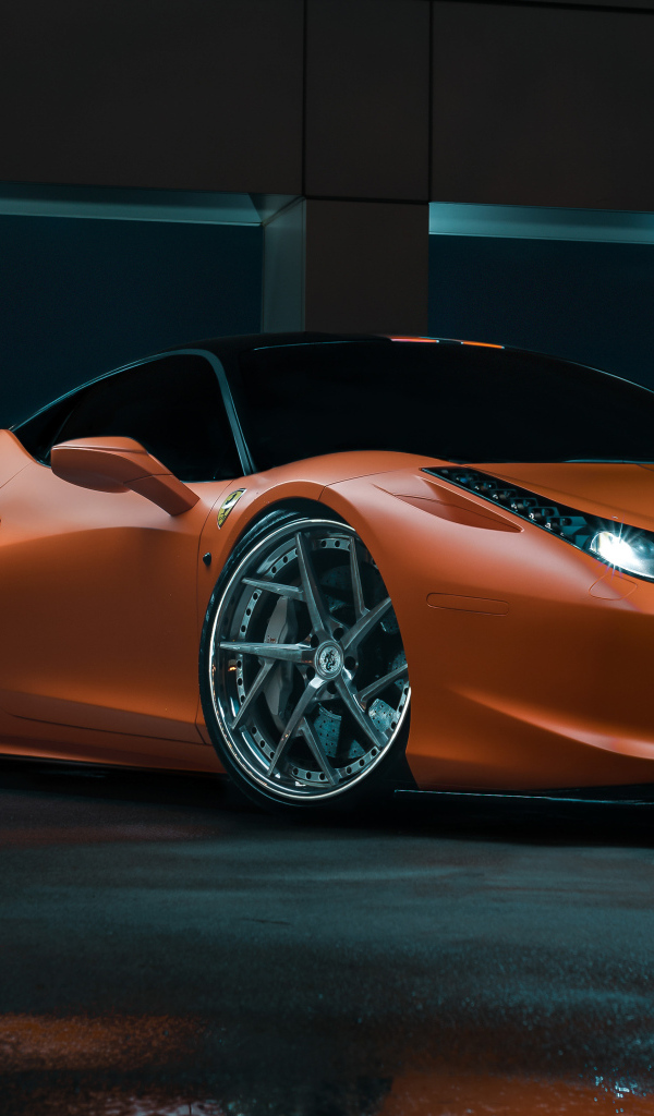 Стильный дорогой автомобиль Ferrari 458