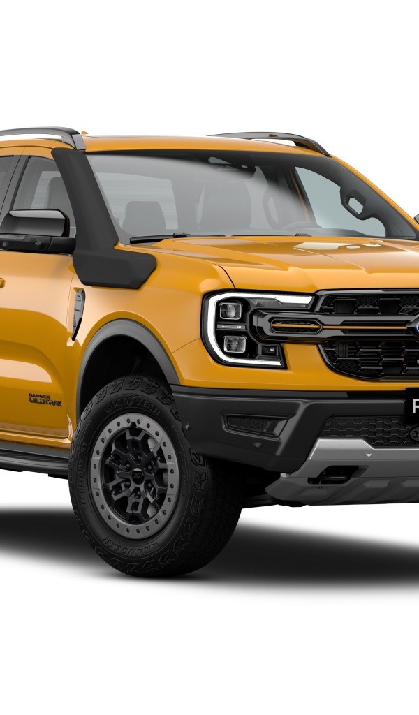 Большой оранжевый пикап Ford Ranger