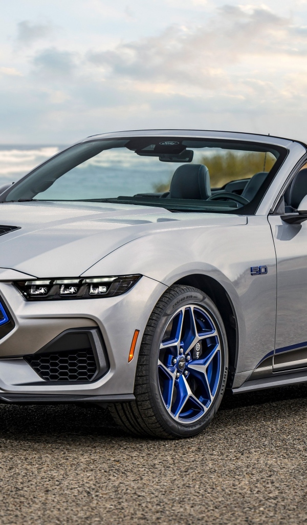 Вид  спереди на автомобиль  Ford Mustang GT California Special 2024 года