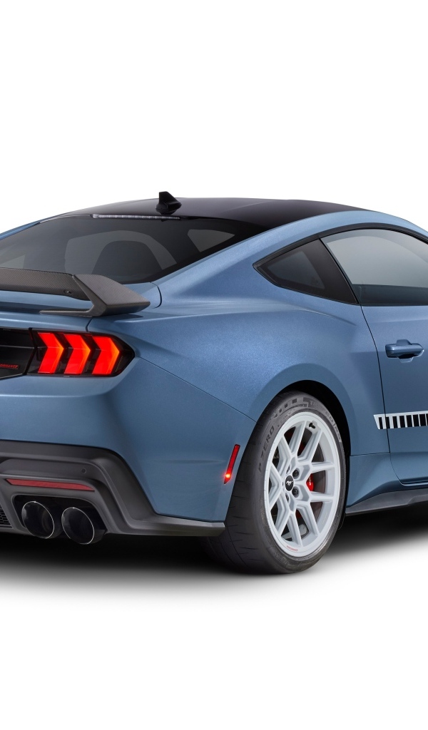 Презентация автомобиля Ford Mustang FP800S сзади