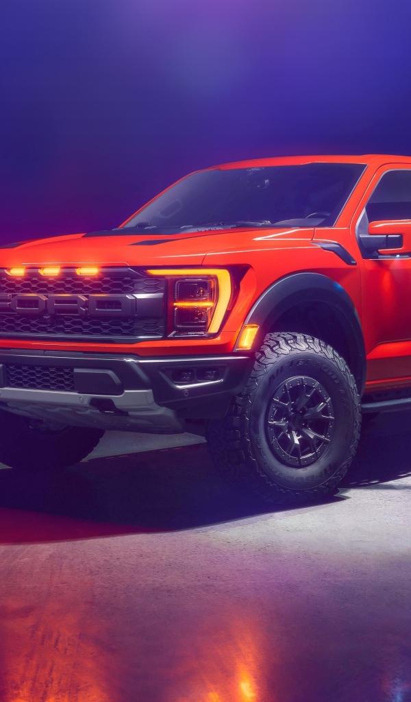 Красный пикап Ford F-150 Raptor