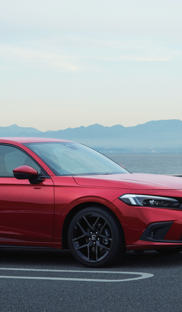 Красный автомобиль Honda Civic Hatchback 2022