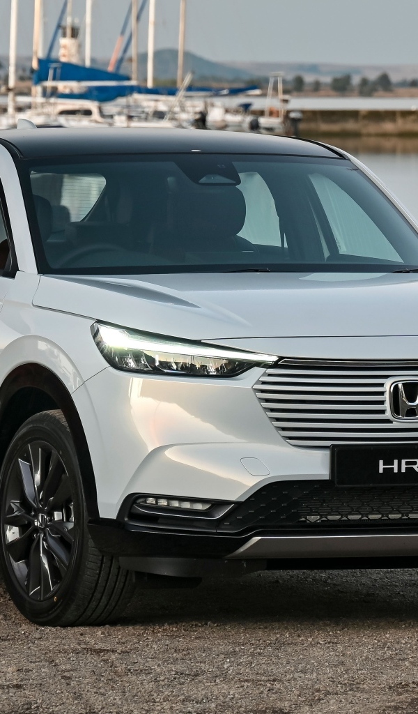 Серебристый внедорожник Honda HR-V 2022