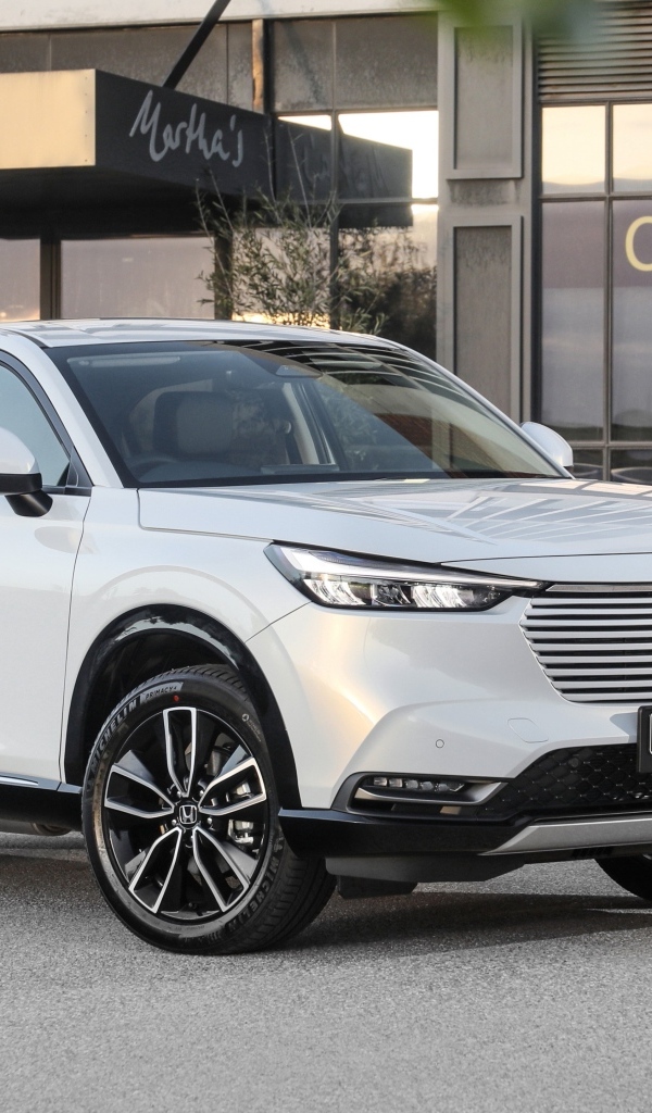 Белый автомобиль Honda HR-V EHEV L