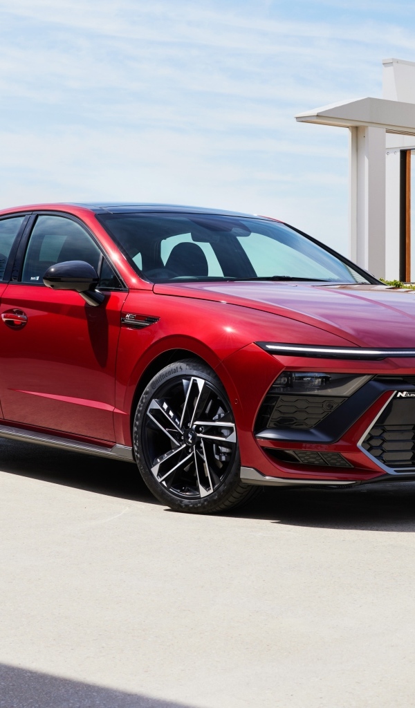 Красный автомобиль Hyundai Sonata N Line