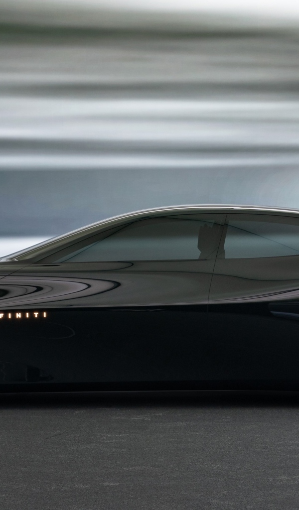 Вид сбоку на черный автомобиль Infiniti Vision Qe