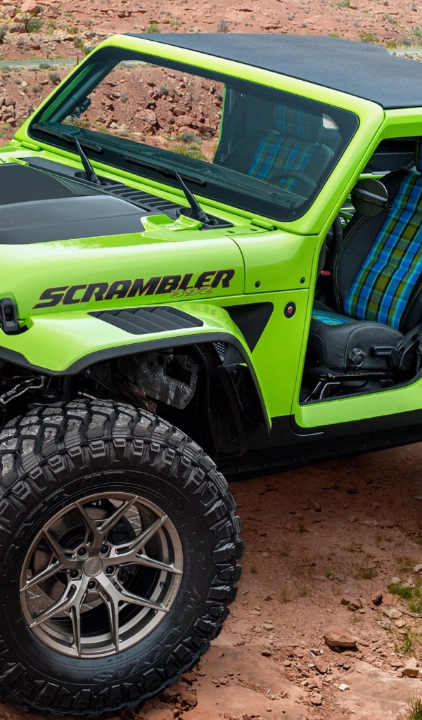 Зеленый автомобиль Jeep Scrambler 392 Concept 2023 года