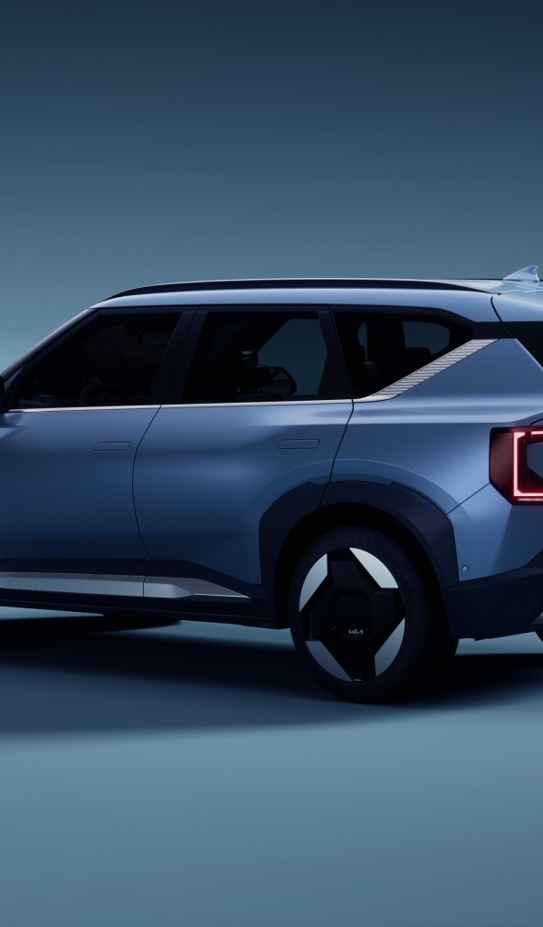 Автомобиль Kia EV5 2023 года вид сзади
