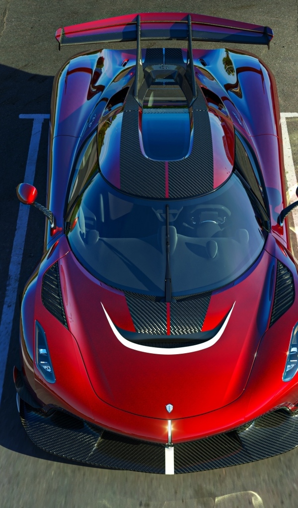 Красный спортивный автомобиль Koenigsegg Jesko