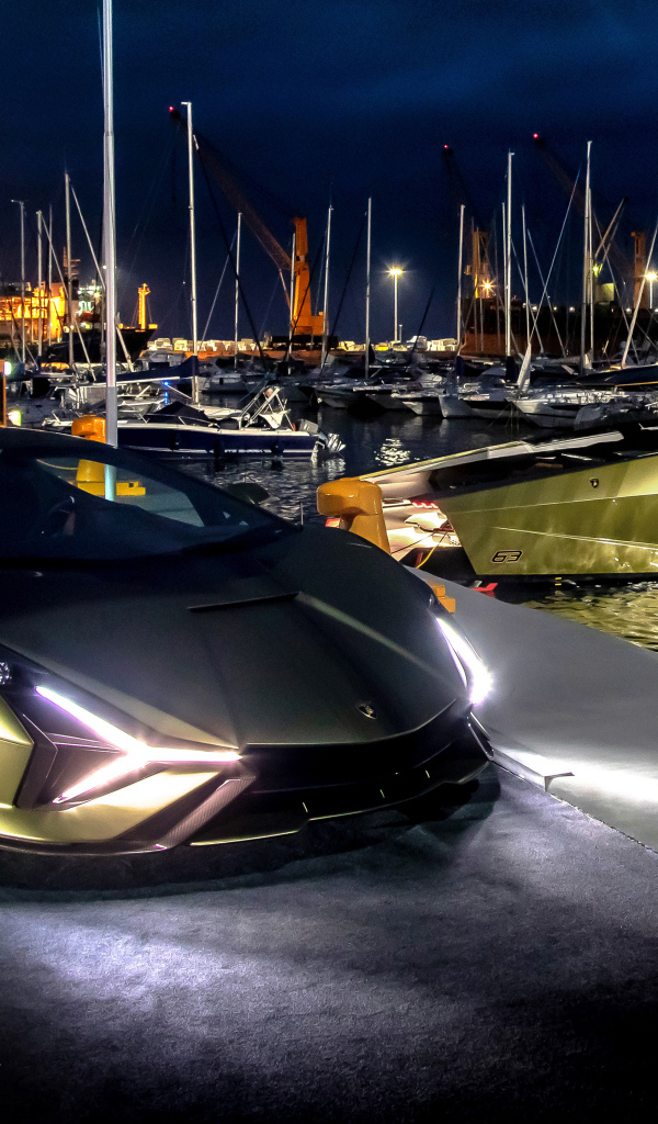 Автомобиль  Lamborghini 63 Lamborghini Sián  на пристани 