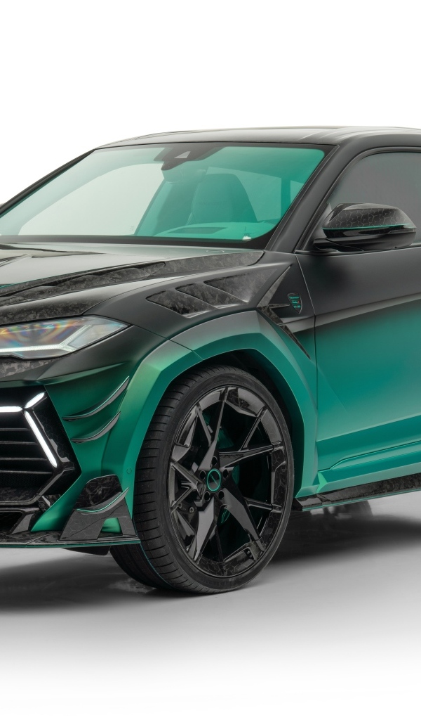 Автомобиль Lamborghini Urus Mansory Venatus S на белом фоне