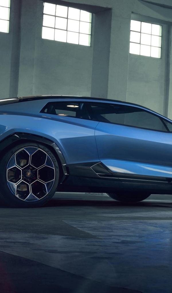 Вид сбоку на автомобиль Lamborghini Lanzador Concept EV