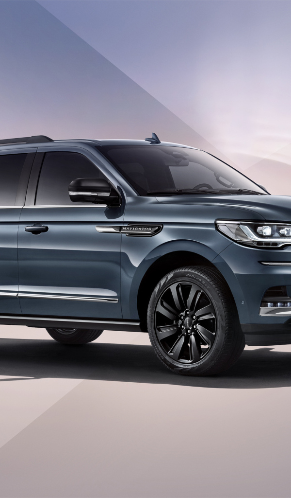 Большой автомобиль Lincoln Navigator 100th Anniversary