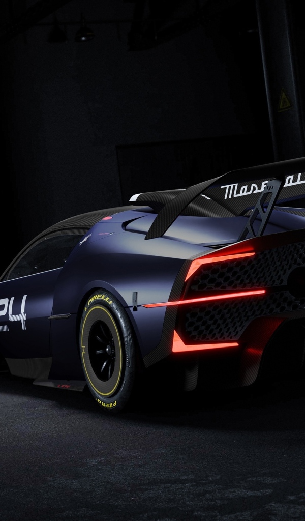 Вид сзади на автомобиль Maserati MCXtrema 2024 года