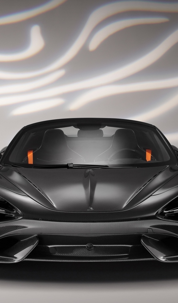 Черный McLaren 765LT Spider Carbon Edition с открытыми дверями