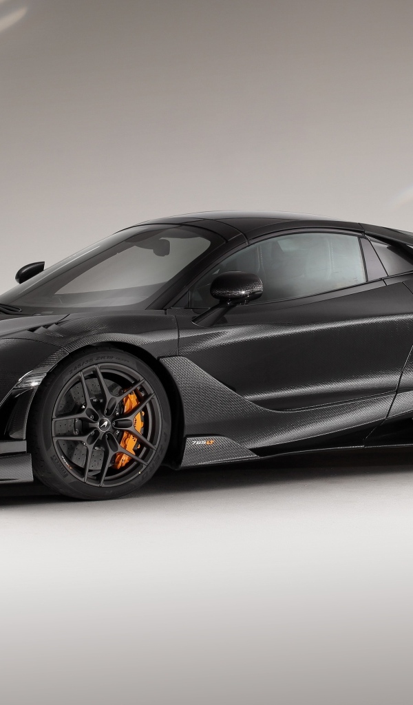 Черный автомобиль McLaren 765LT Spider Carbon