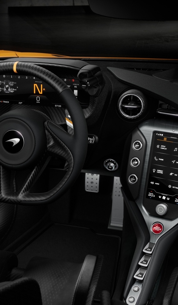 Черный салон автомобиля McLaren 750S 60th Anniversary Edition