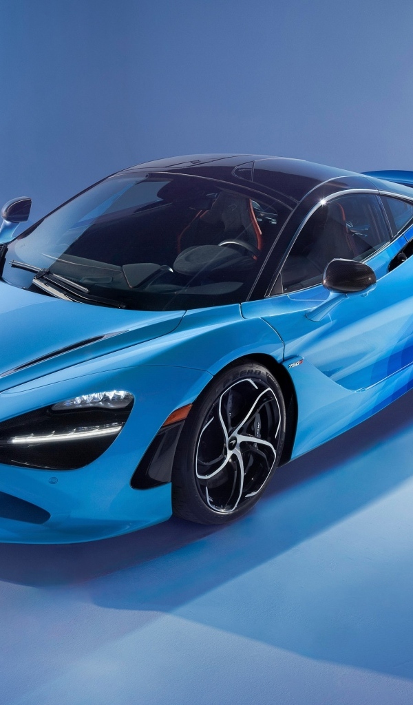Синий спортивный автомобиль McLaren MSO 750S