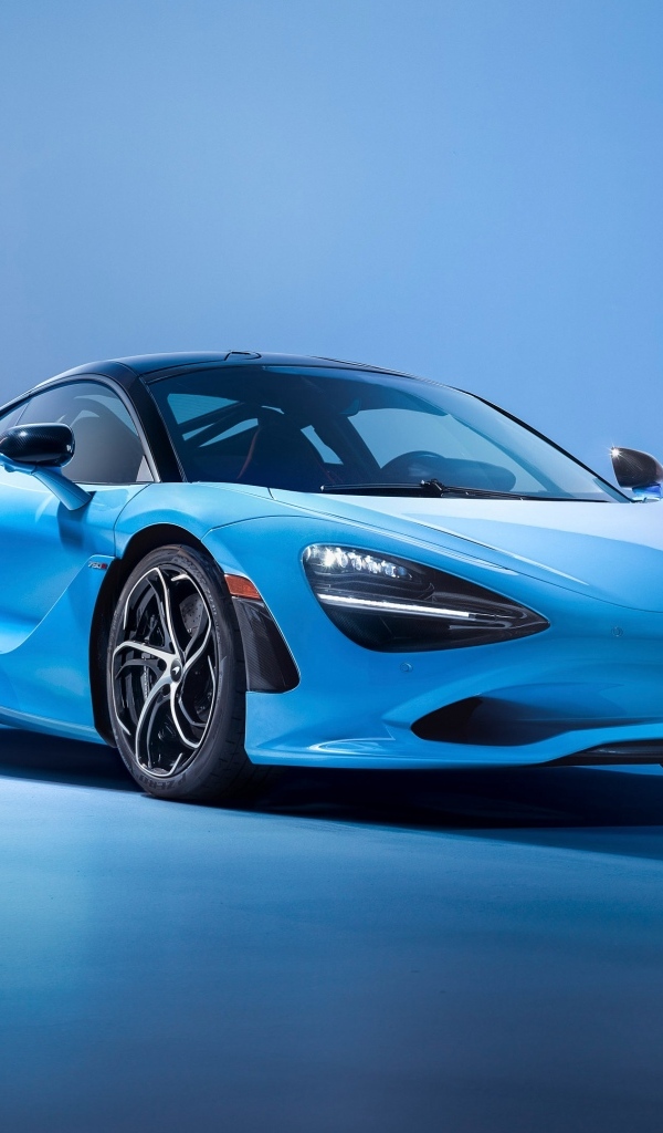 Синий автомобиль McLaren MSO 750S