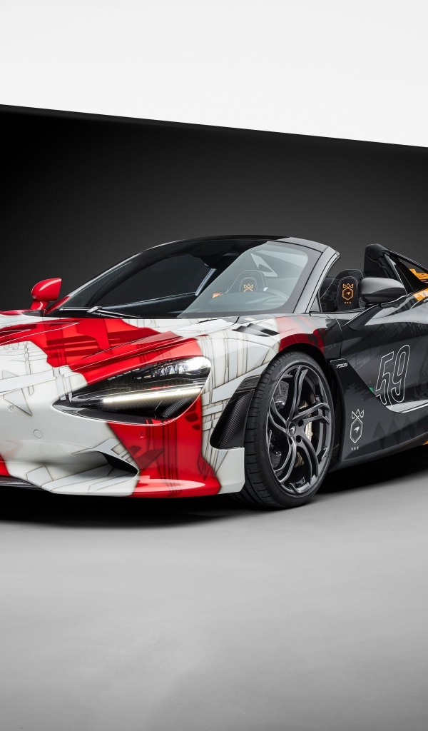 Яркий автомобиль McLaren 750S в здании