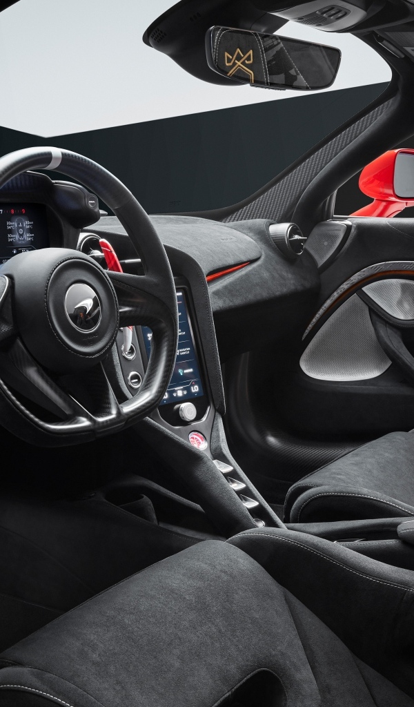 Дорогой салон автомобиля McLaren 750S