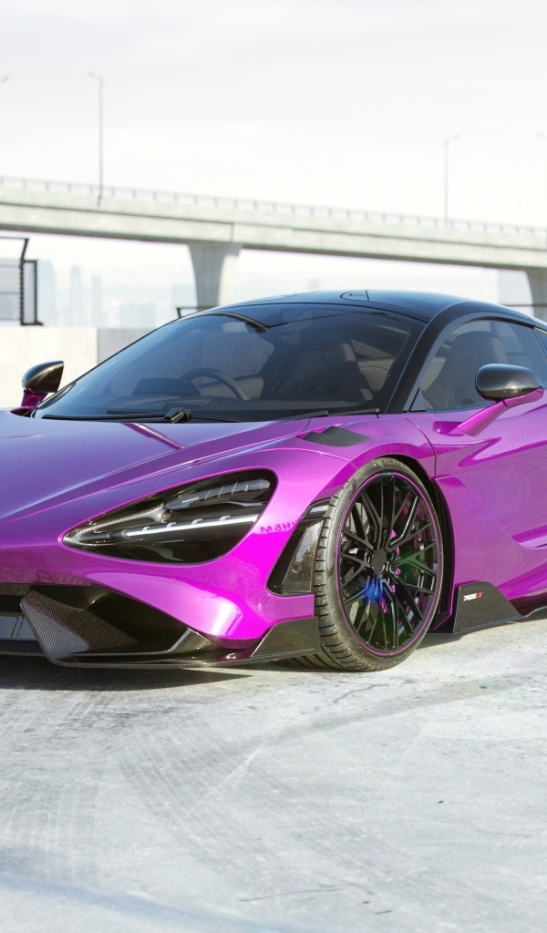 Сиреневый автомобиль McLaren 765LT