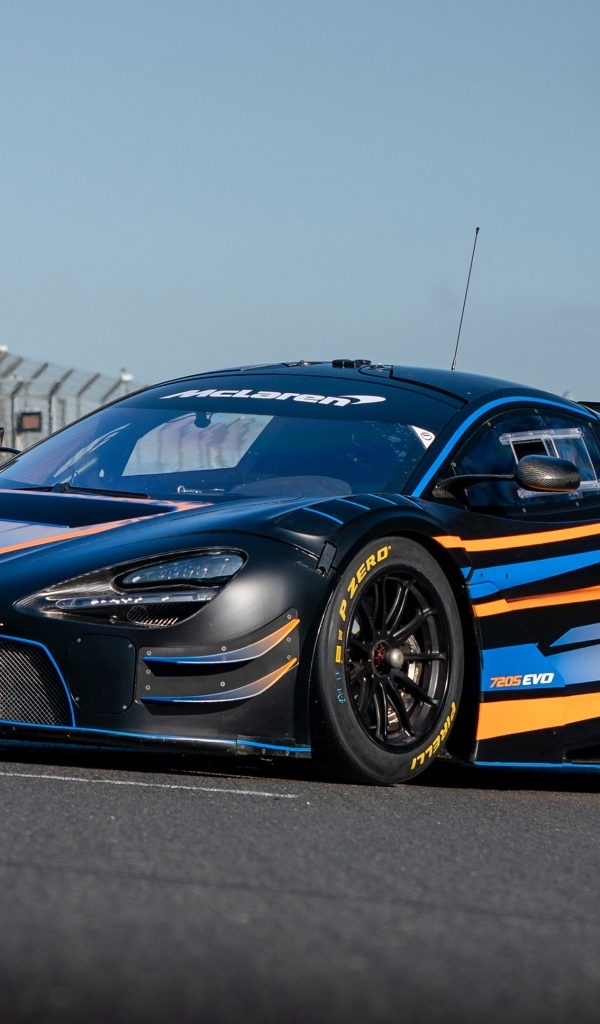 Спортивный автомобиль McLaren 720S GT3 Evo