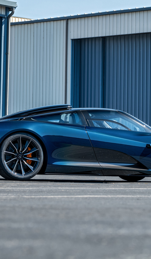 Стильный быстрый автомобиль McLaren Speedtail