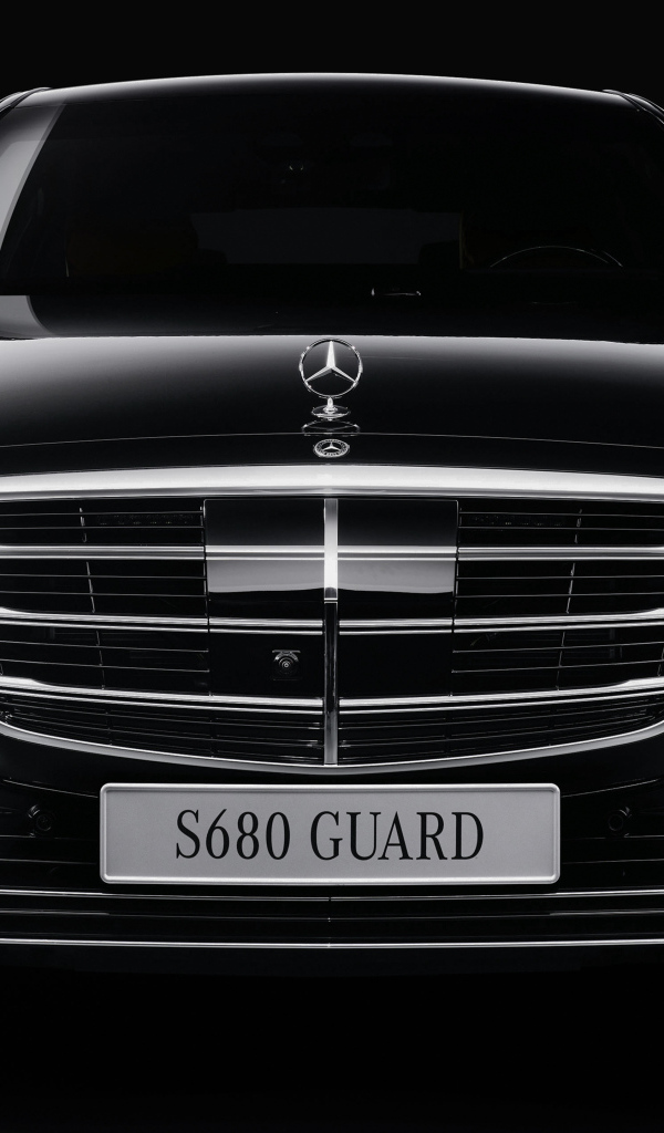 Черный Mercedes-Benz S 680 Guard 4MATIC вид спереди 