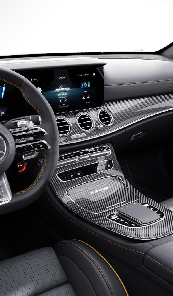 Черный кожаный салон автомобиля Mercedes-AMG E 63 S 4MATIC+