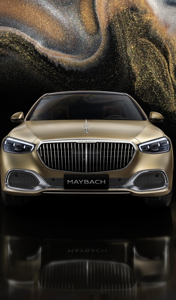 Вид спереди на автомобиль Mercedes MAYBACH S 680 4MATIC