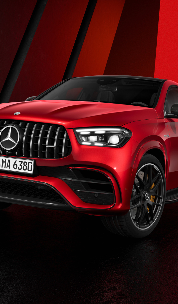 Красный автомобиль Mercedes-AMG GLE 63 S 4MATIC