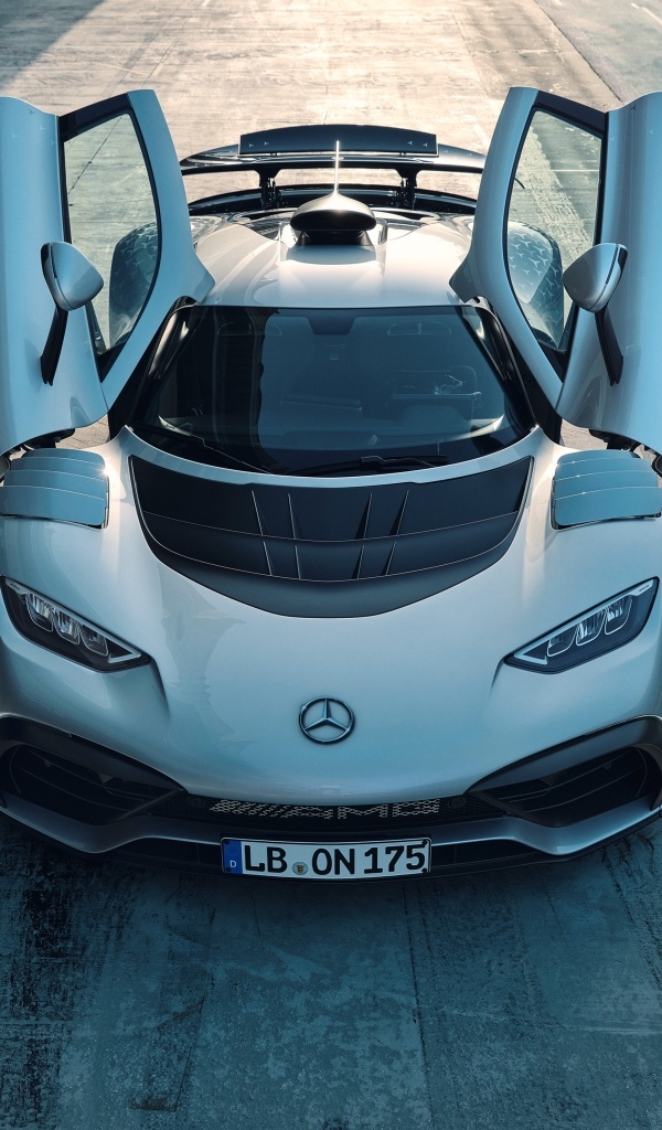 Вид на автомобиль Mercedes-AMG ONE