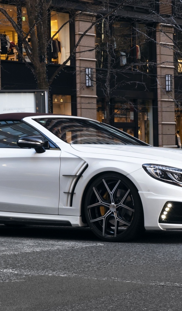 Белый автомобиль Mercedes-Benz S-Klasse Cabriolet Black Bison