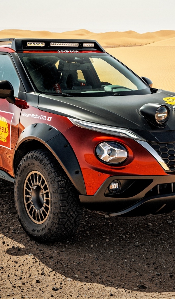 Автомобиль Nissan Juke Rally Tribute Concept в пустыне