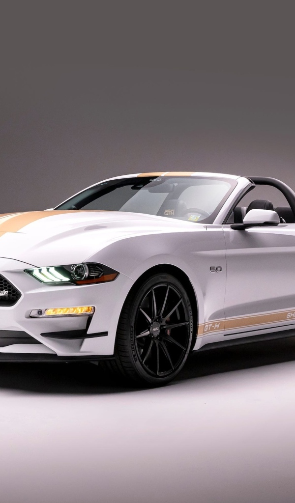 Кабриолет Shelby GT-H Convertible на сером фоне