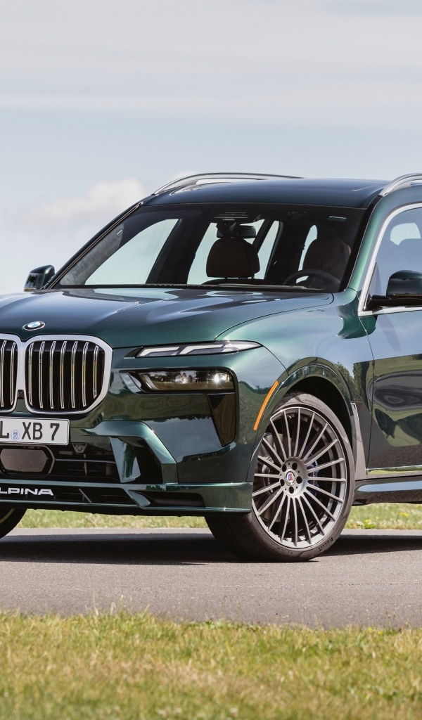Новый автомобиль Alpina XB7 2023 года