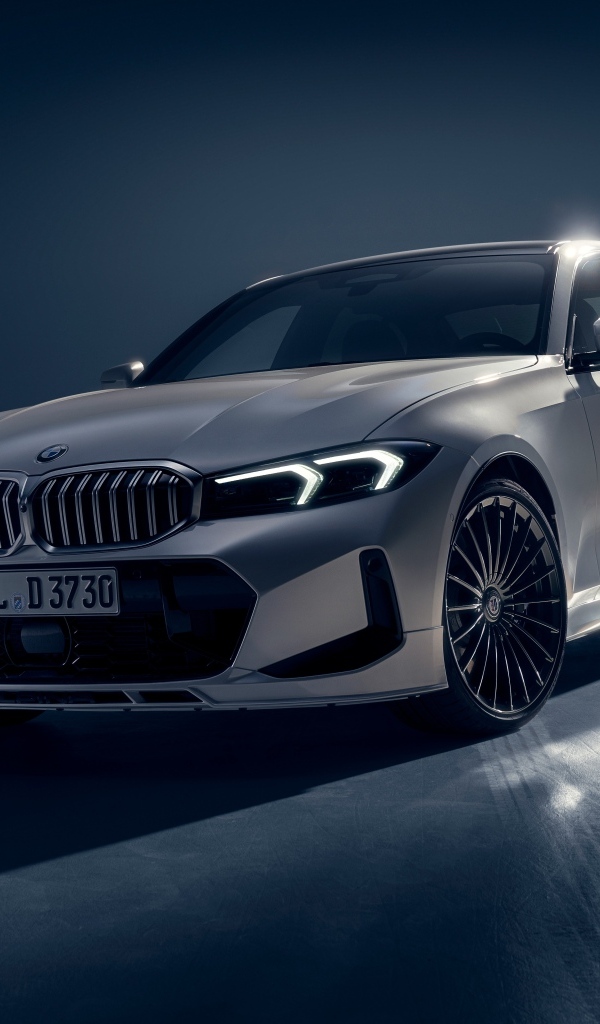 Серебристый автомобиль Alpina D3 S Limousine 2022