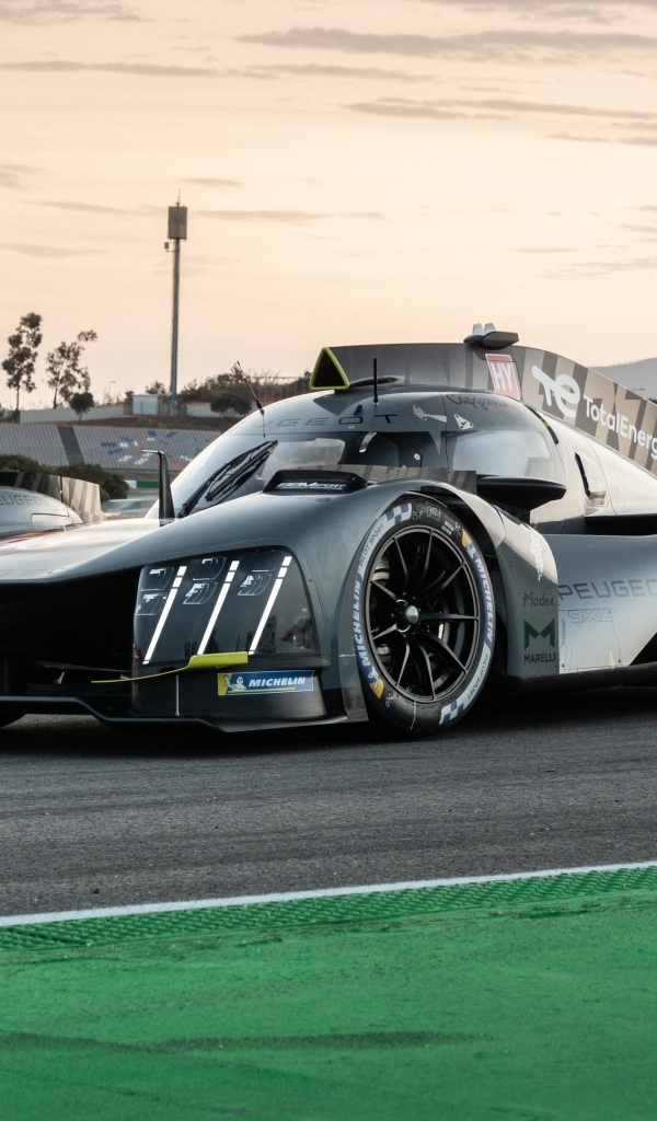Гоночный автомобиль Peugeot 9X8 2022 года