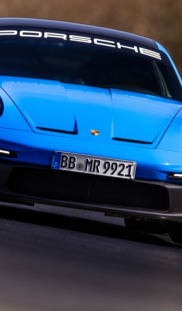 Красивый синий автомобиль Porsche 911 GT3