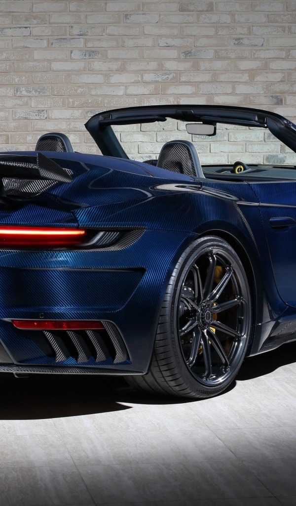 Синий кабриолет Porsche 911 Turbo S Stinger GTR вид сзади