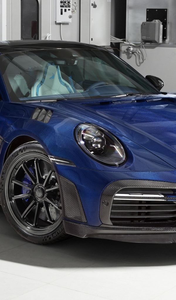 Синий автомобиль Porsche 911 Turbo S Stinger GTR