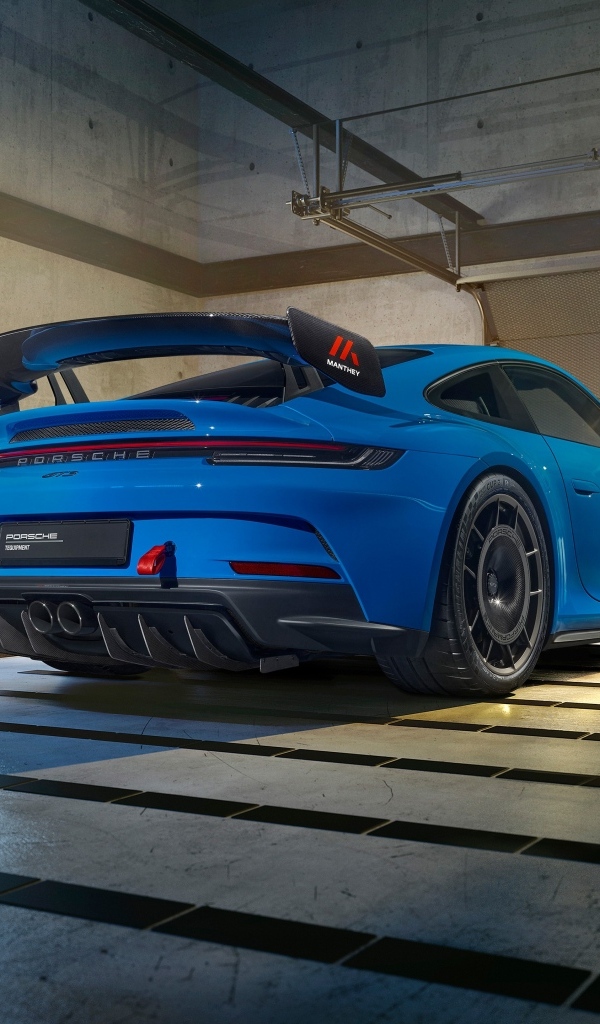 Автомобиль Porsche 911 GT3 вид сзади