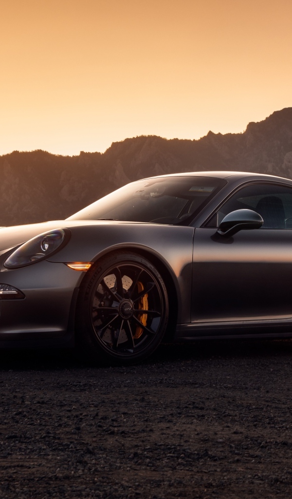 Дорогой автомобиль Porsche 911 GT3